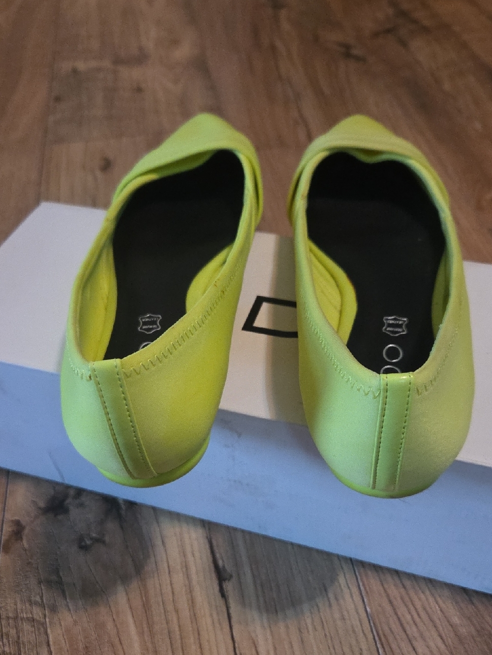 Lime Pointed-Toe Flat Ballet for Women - Picture 4 of 9